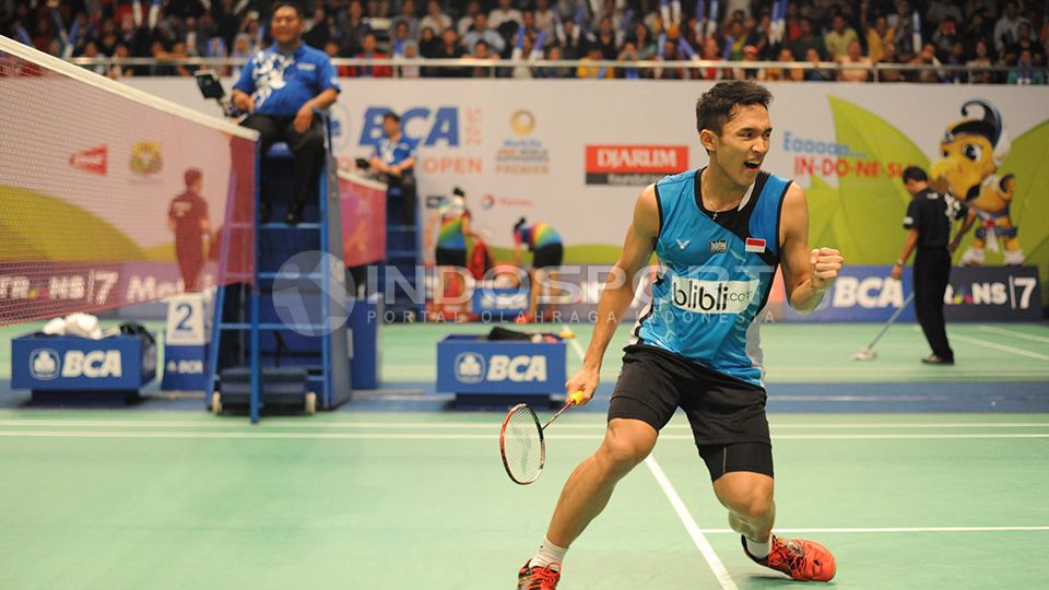 Jonatan Cristie mengalahkan Chou Tien Chen (Taipei) dalam lanjutan BCA Indonesia Open 2015 yang didukung oleh Bakti Olahraga Djarum Foundation. Rabu (03/06/2015). Copyright: © Ratno Prasetyo/INDOSPORT